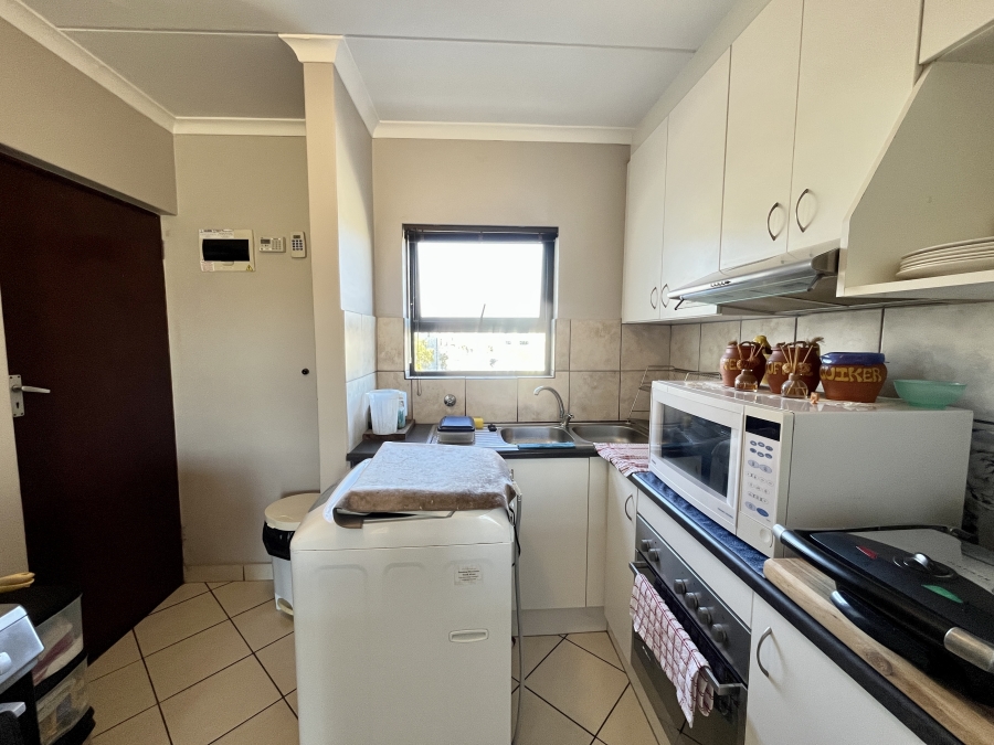 To Let 2 Bedroom Property for Rent in Burgundy Estate Western Cape